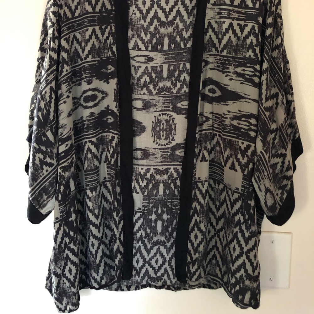 Black and gray kimono. XL